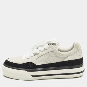 مملوكة مسبقًا Chanel Coco Mark Size 37 Grey/Black Suede Lace Up Sneakers