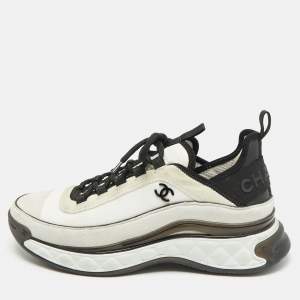 Pre Owned Chanel CC Size 40 White/Grey Fabric and Suede Low Top Sneakers