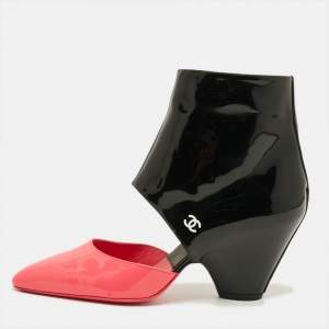 Pre Owned Chanel CC Size 38.5 Black/Pink Cut out Patent Leather Booties