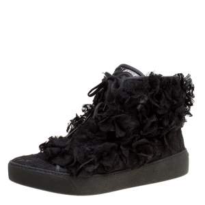 مملوكة مسبقًا Chanel Black CC Camellia Lace High Top Sneakers Size 37.5