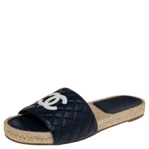 مملوكة مسبقًا Chanel Navy Blue Leather Embellished CC Flat Espadrille Slides Size 40