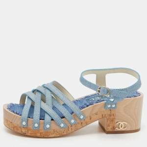 Pre Owned صندل شانيل دينم أزرق مزخرف لؤلؤ فليني سي سي مقاس 38