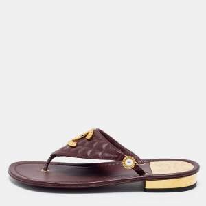 مملوكة مسبقًا Chanel Burgundy Quilted Leather CC Thong Flats Size 38