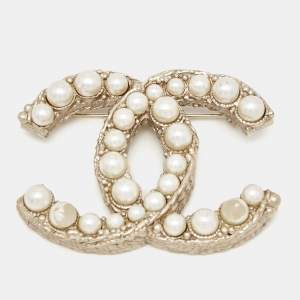 Pre Owned Chanel CC Faux Pearl Enamel Gold Tone Brooch