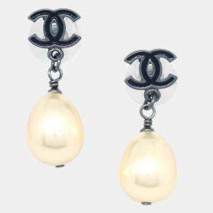 Pre Owned Chanel Dangle Piercing Earrings Artificial Pearl CC Silver