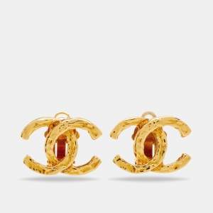 مملوكة مسبقًا Chanel CC Textured Gold Tone Clip-on Stud Earrings 