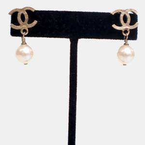 Pre Owned Chanel Vintage CC Pearl Drop Earrings