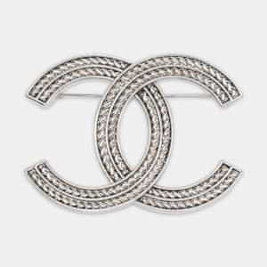 Pre Owned Chanel Silver Tone Metal Chain Detail CC Brooch