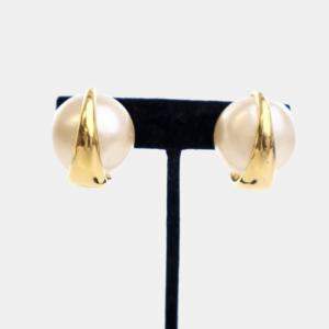 Pre Owned Chanel Vintage Pearl Clip On Earrings