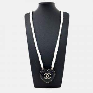 Pre Owned Chanel heart chain necklace