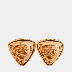 مملوكة مسبقًا Chanel Gold Tone Triangle Clip-on Earrings
