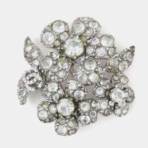 مملوكة مسبقًا Chanel Silver Tone Crystal Floral CC Brooch