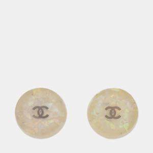مملوكة مسبقًا Chanel Button Earrings Clip-On White