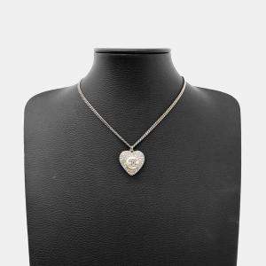 مملوكة مسبقًا Chanel heart necklace