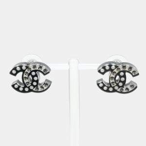 مملوكة مسبقًا Chanel Metal logo earrings