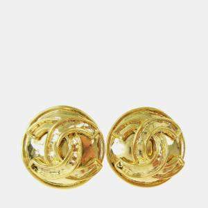 مملوكة مسبقًا Chanel Button Earrings Clip-On Gold