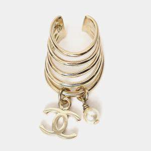 مملوكة مسبقًا أقراط شانيال CC لؤلؤ ذهبي اللون تتدلى بعروة الأذن