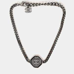 مملوكة مسبقًا Chanel B22 Hexagon Crystal Embellished CC Choker