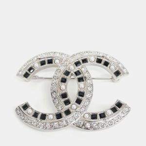 Pre Owned Chanel logo brooch