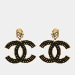 مملوكة مسبقًا أقراط شانيل CC مطلية بالمينا مزينة بالكريستال وذهبية اللون