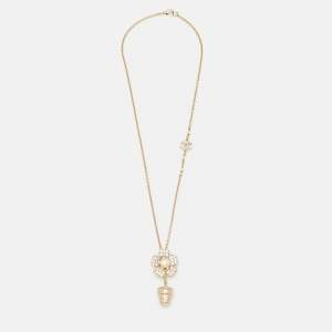 مملوكة مسبقًا قلادة شانيل بوت زهرة كريستال لؤلؤ صناعي بلون ذهبي.