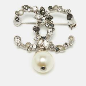 Pre Owned Chanel CC Crystals Faux Pearl Silver Tone Brooch