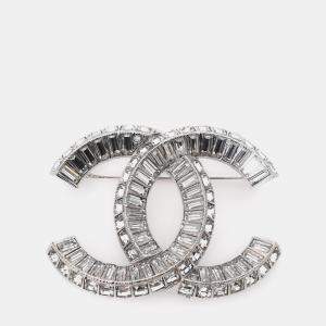 Pre Owned Chanel Silver Tone Crystal Embellished CC Brooch