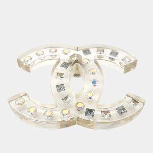 مملوكة مسبقًا بروش شانيل بشعار شفاف