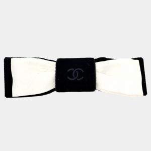 مملوكة مسبقًا Chanel Ribbon Black White Hairpin