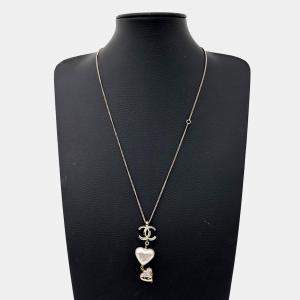 مملوكة مسبقًا Chanel Logo Heart Necklace