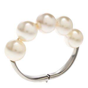 مملوكة مسبقًا Chanel CC Faux Pearl Silver Tone Bracelet 