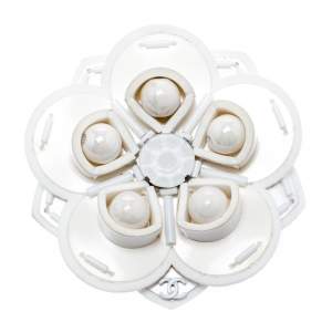 مملوكة مسبقًا Chanel Off White Embellished Camellia Brooch 