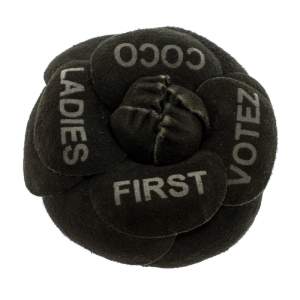 مملوكة مسبقًا Chanel Camellia Green Suede Pin Brooch