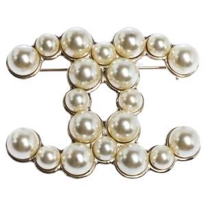 Pre Owned Chanel CC Faux Pearl Gold Tone Brooch
