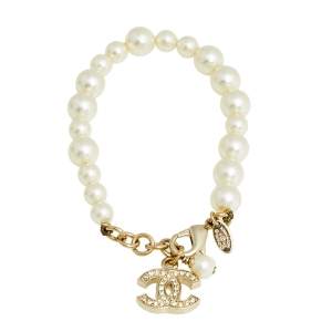 Pre Owned Chanel Faux Pearl & Gold Tone CC Crystal Charm Bracelet