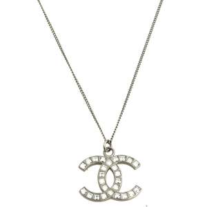 مملوكة مسبقًا Chanel Silver Tone Crystal CC Pendant Necklace