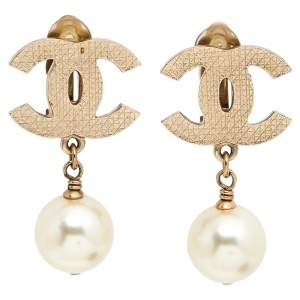 Pre Owned Chanel Gold Tone CC Pearl Drop Clip On Earrings