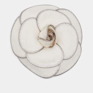 Pre Owned Chanel Vintage Off- White Fabric Zipper Teeth Detail Camellia Brooch