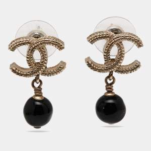 مملوكة مسبقًا Chanel Pale Gold Tone Black Bead Drop CC Earrings