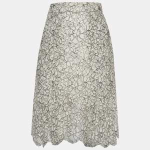 مملوكة مسبقًا Chanel Monochrome Floral Cut Lace Mini Skirt M