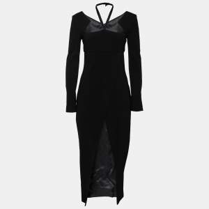 فستان شانيل تريكو مرن أسود مزين قصات مفرغة خلفية متوسط الطول مقاس وسط ( ميديوم )