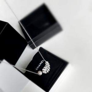 Chanel Feather Design Diamond Pearl Platinum Pendant Necklace 