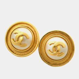 Chanel Gold Metal CC Clip On Earrings