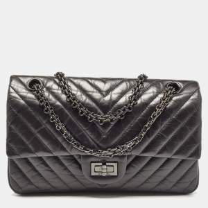Pre Owned Chanel Black Chevron Leather Classic 225 Reissue 2.55 Flap Bag