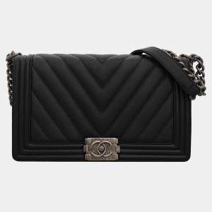 Pre Owned Chanel Black Quilted Lambskin Leather Chevron Medium Boy Bag