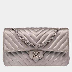 Pre Owned Chanel Silver Calfskin Chevron Medium Classic Double Flap Shoulder Bag