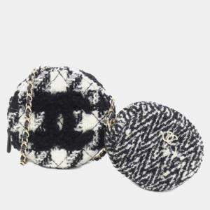 Chanel Tweed Shoulder Bags