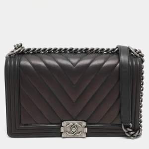 Pre Owned Chanel Black Quilted Chevron Leather New Medium Boy Flap Bag