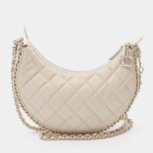 Pre Owned Chanel Matelasse Small Cream Lambskin Hobo Shoulder Bag