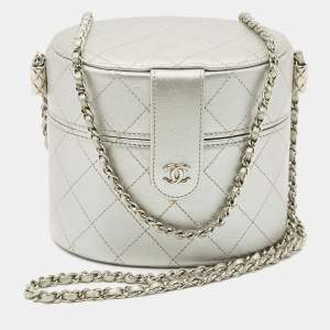 Pre Owned Chanel Metallic Silver Quilted Leather CC Vanity Bag